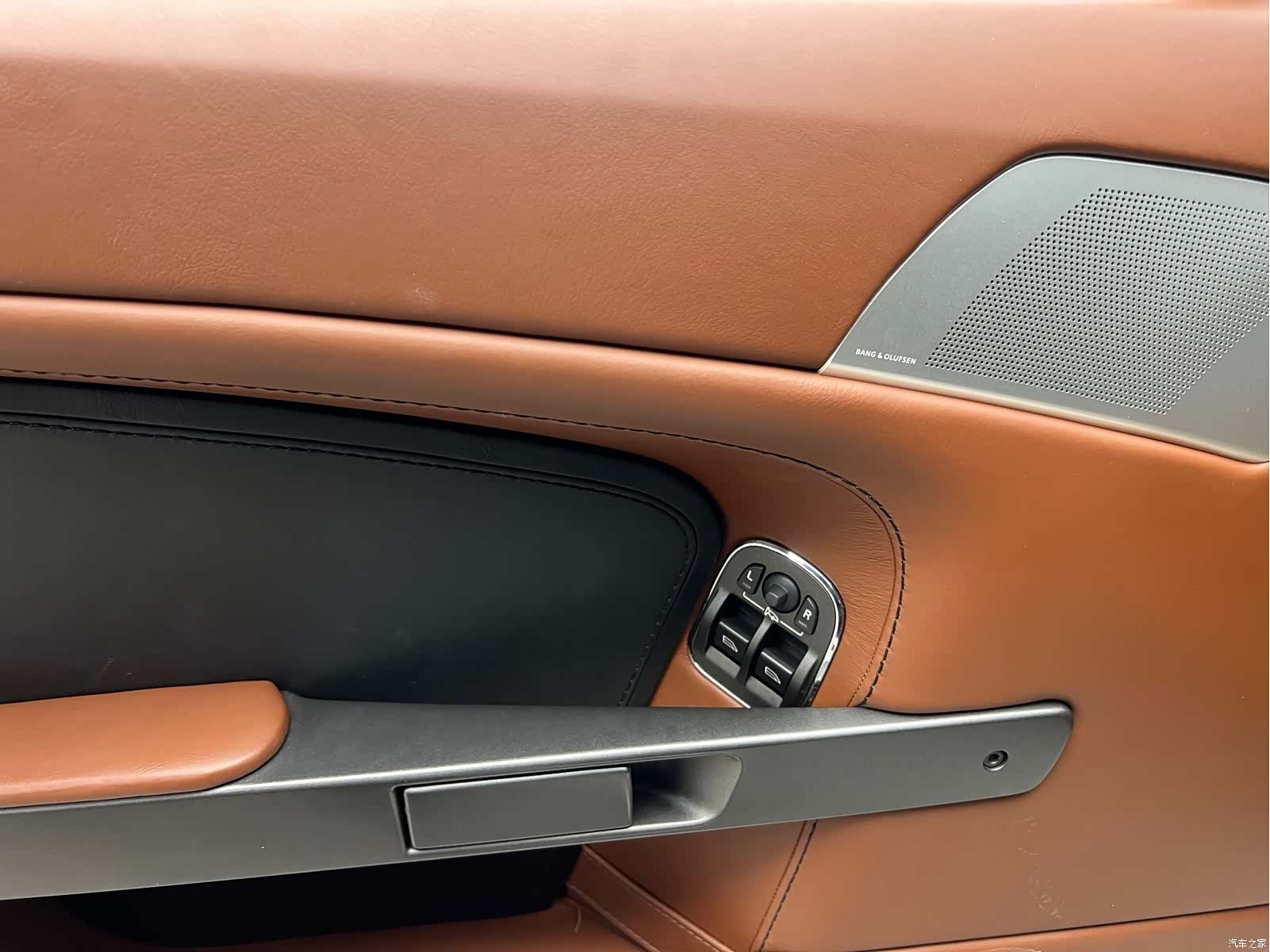 Aston Martin Vantage, 2012 6