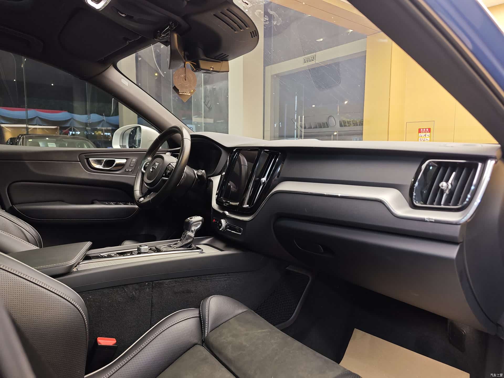 Volvo XC60, 2018 32