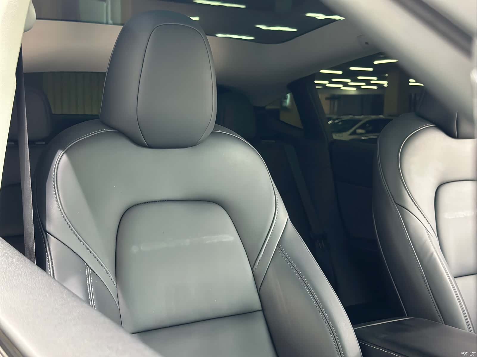 Tesla Model Y, 2023 14