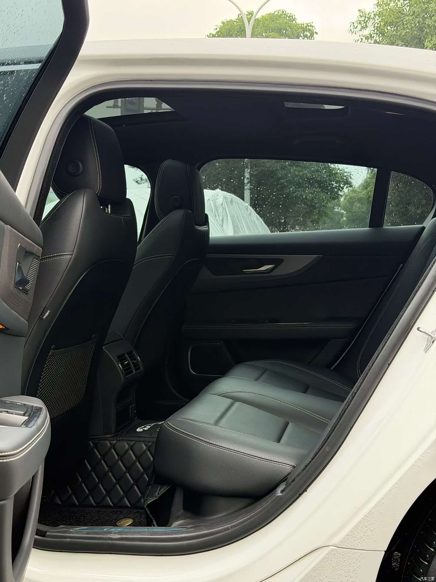 Land Rover XEL, 2021 4