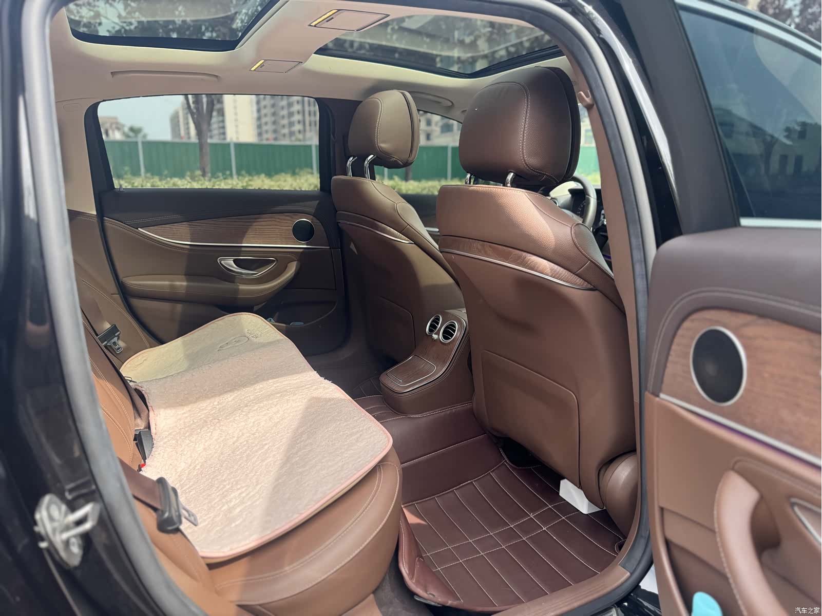 Mercedes-Benz E-Class, 2022 12