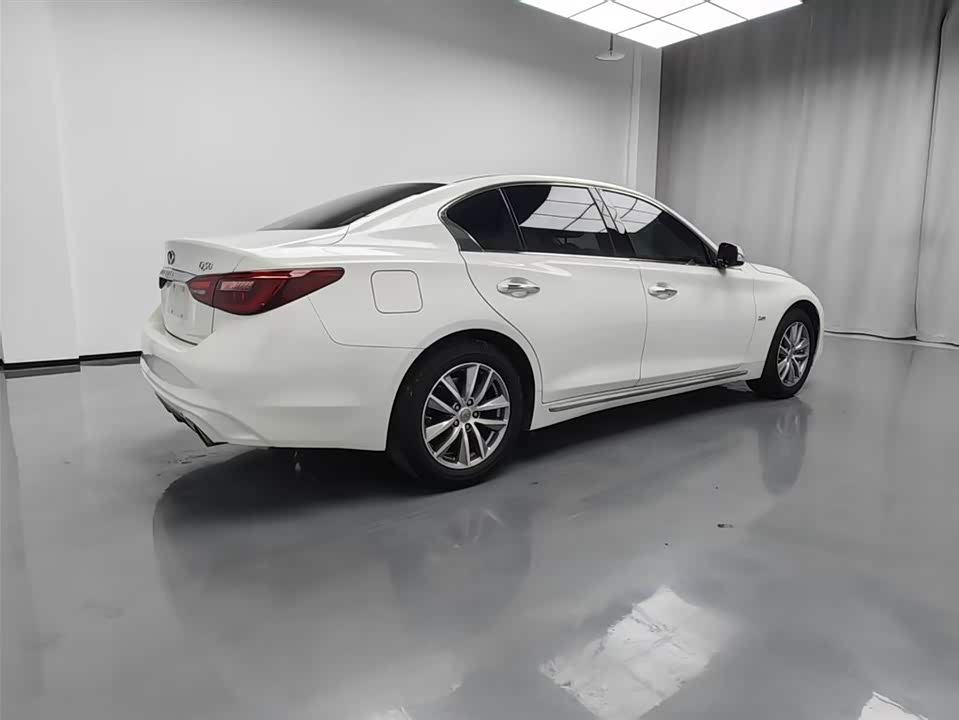 Infiniti Q50L