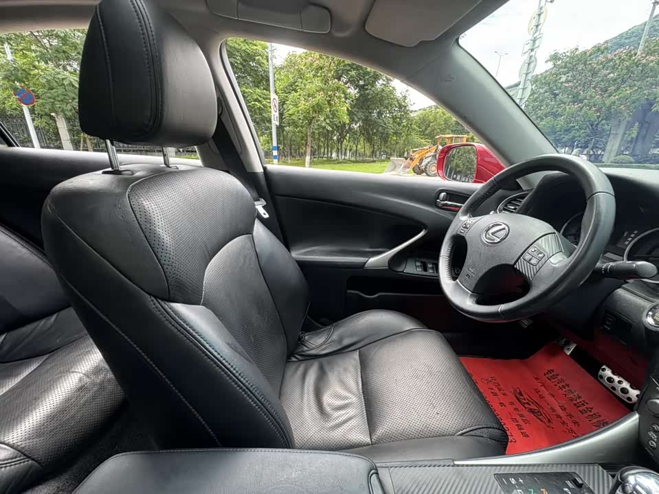 Lexus IS