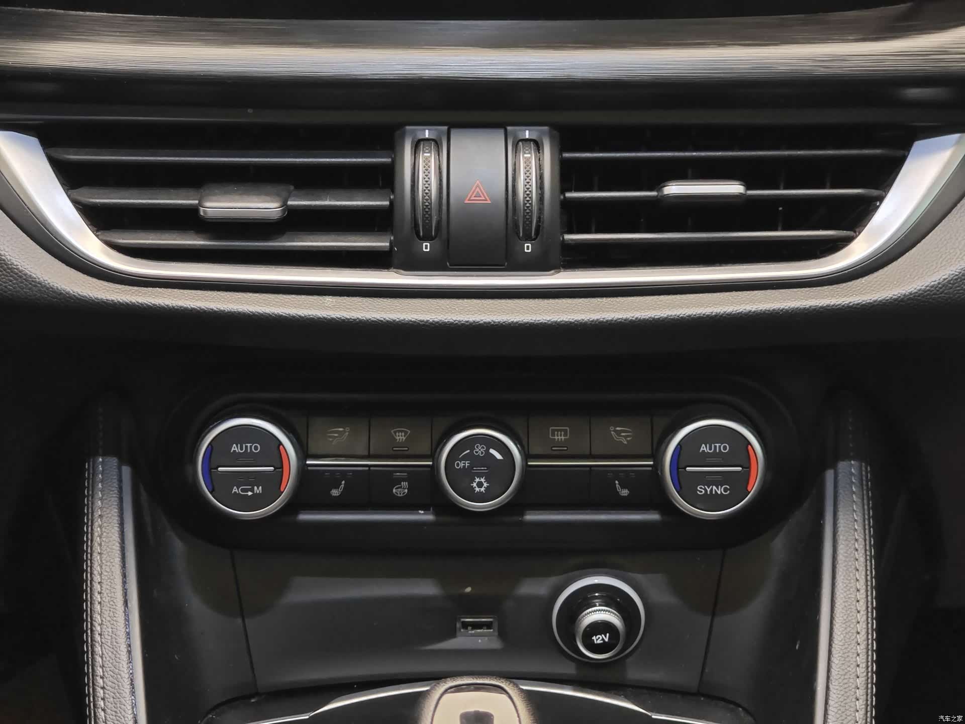 Alfa Romeo Stelvio, 2019 16