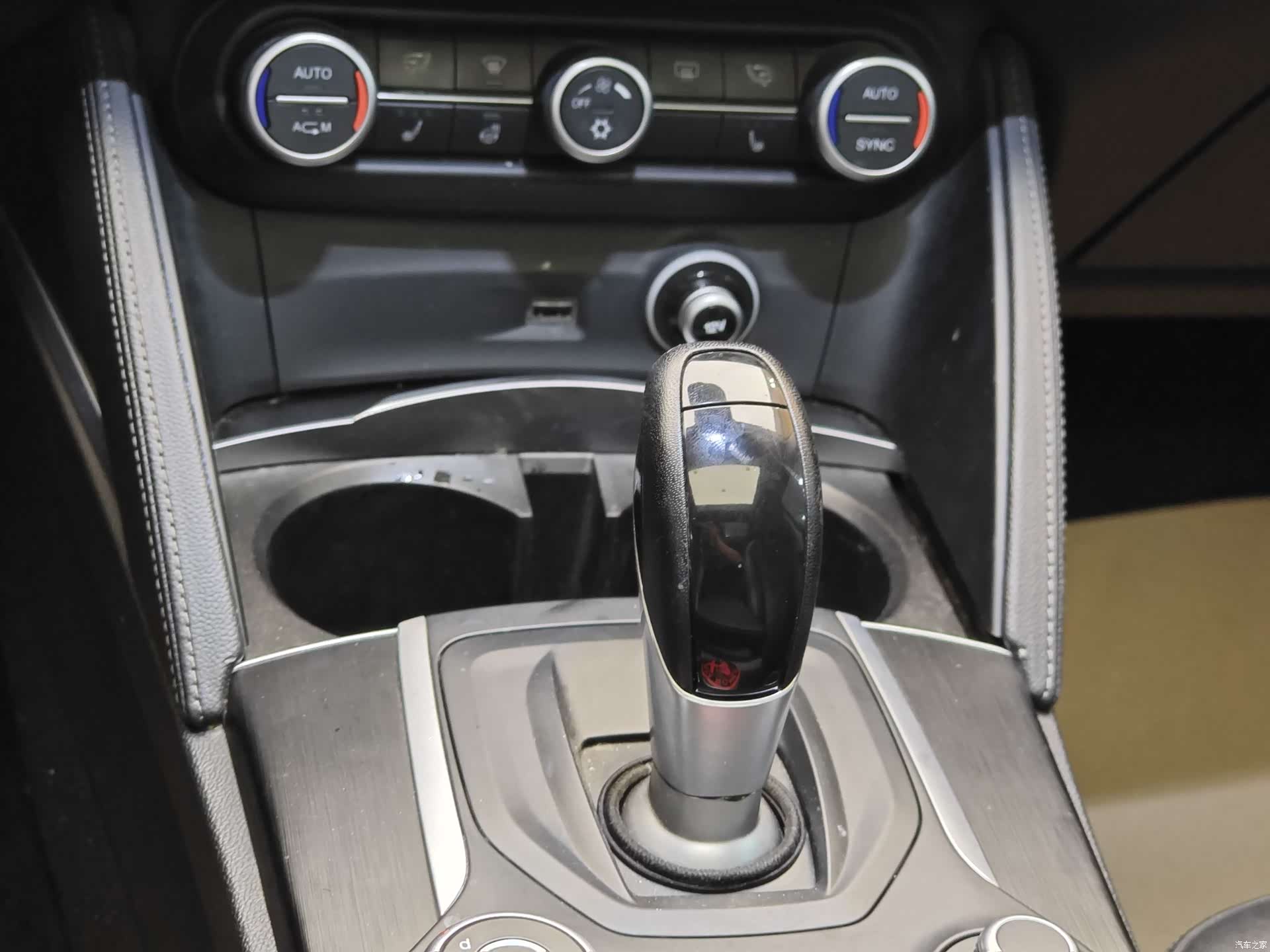 Alfa Romeo Stelvio, 2019 17