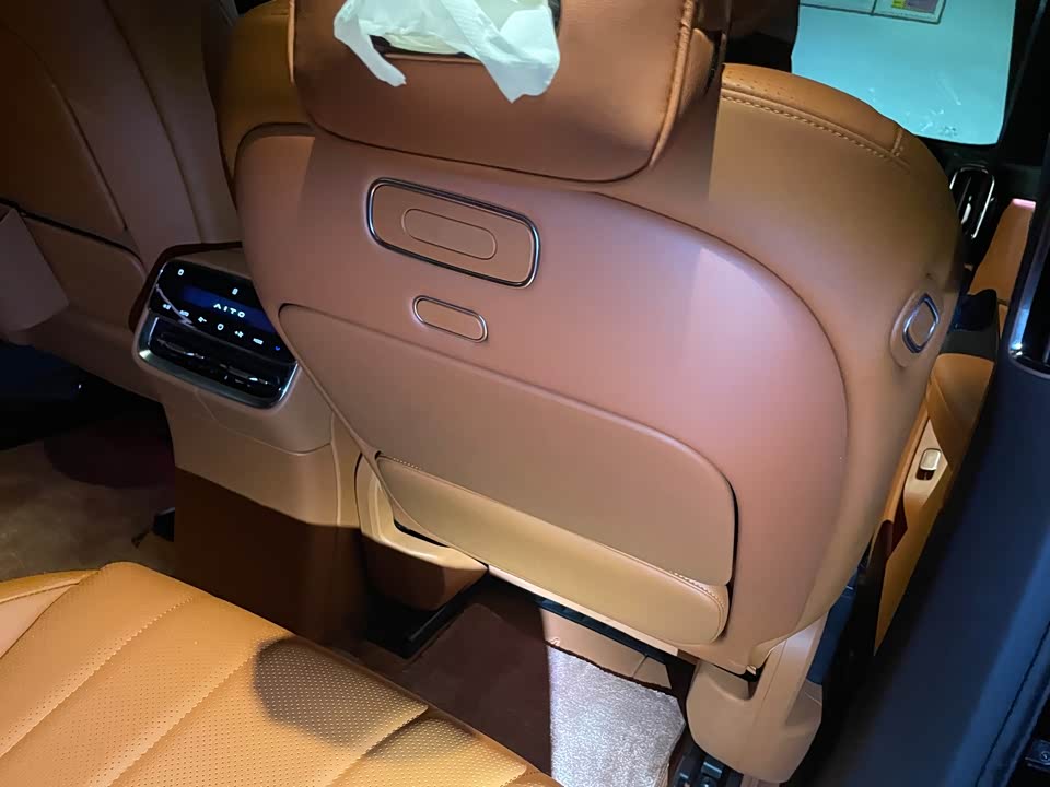 AITO Ask the world M8