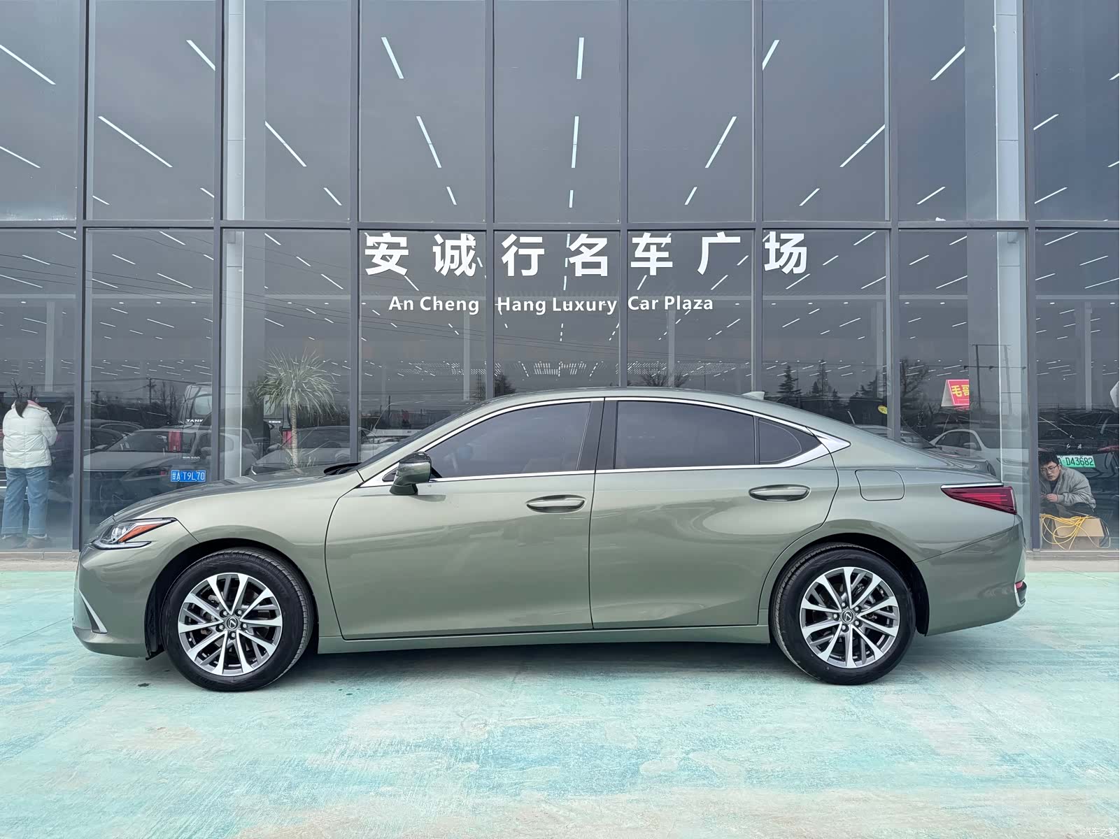 Lexus ES, 2023 4
