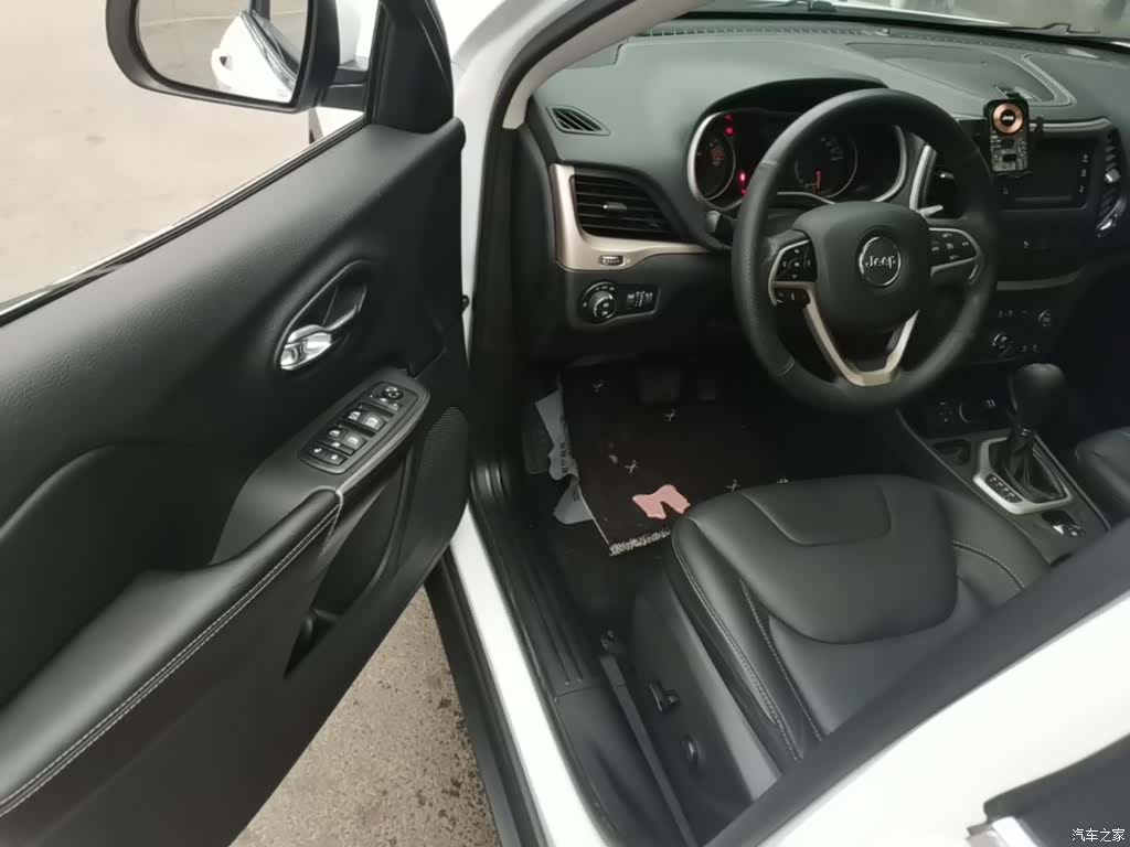 Jeep Cherokee, 2017 16