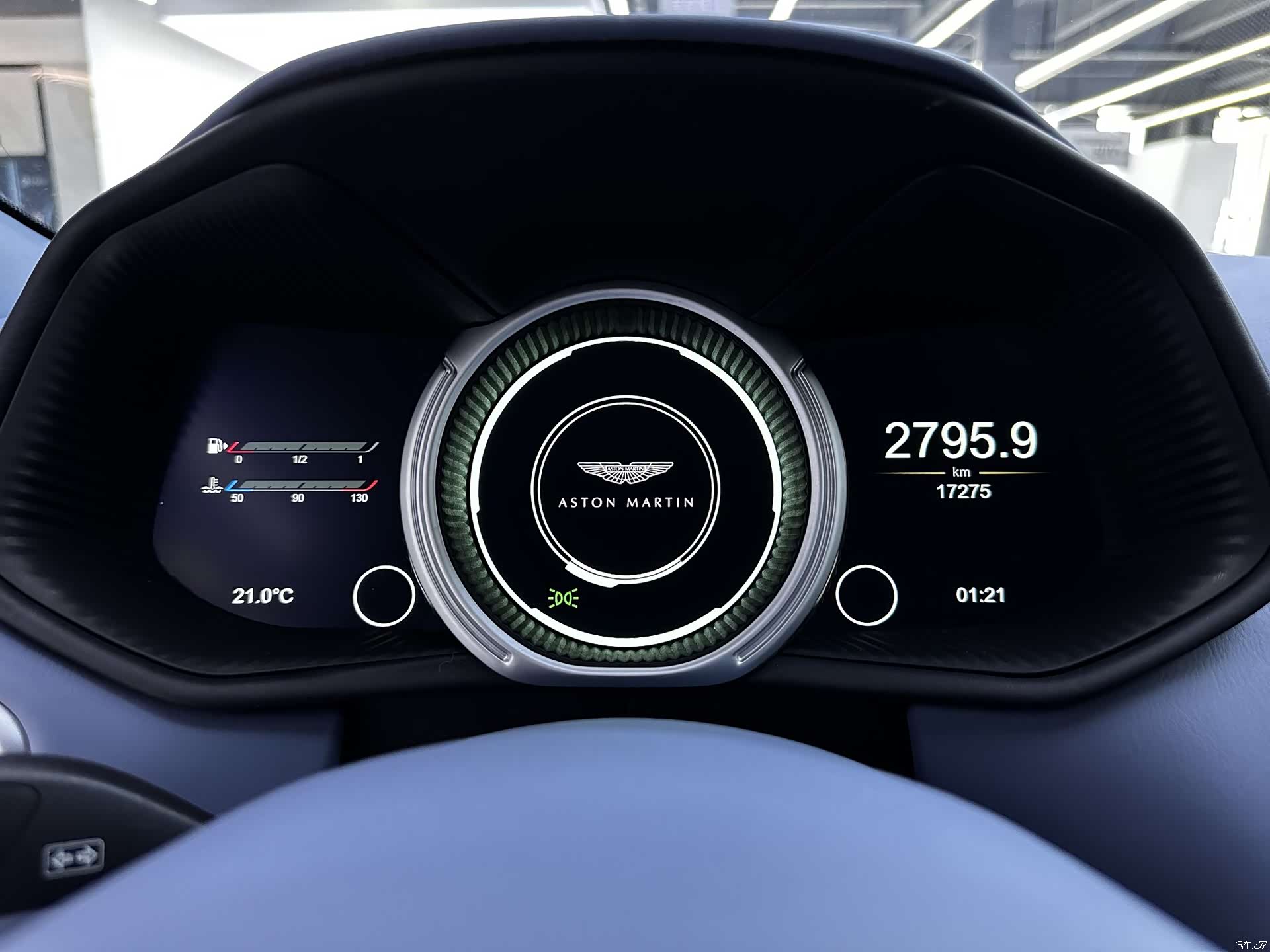 Aston Martin DB11, 2023 21