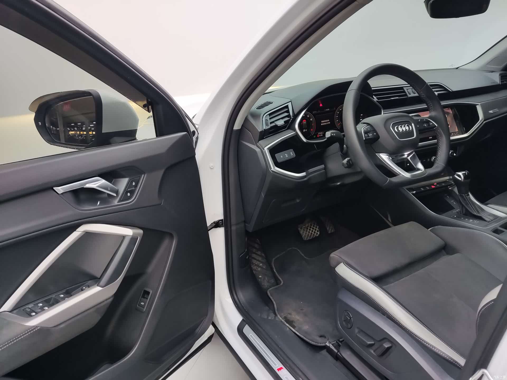 Audi Q3, 2022 12