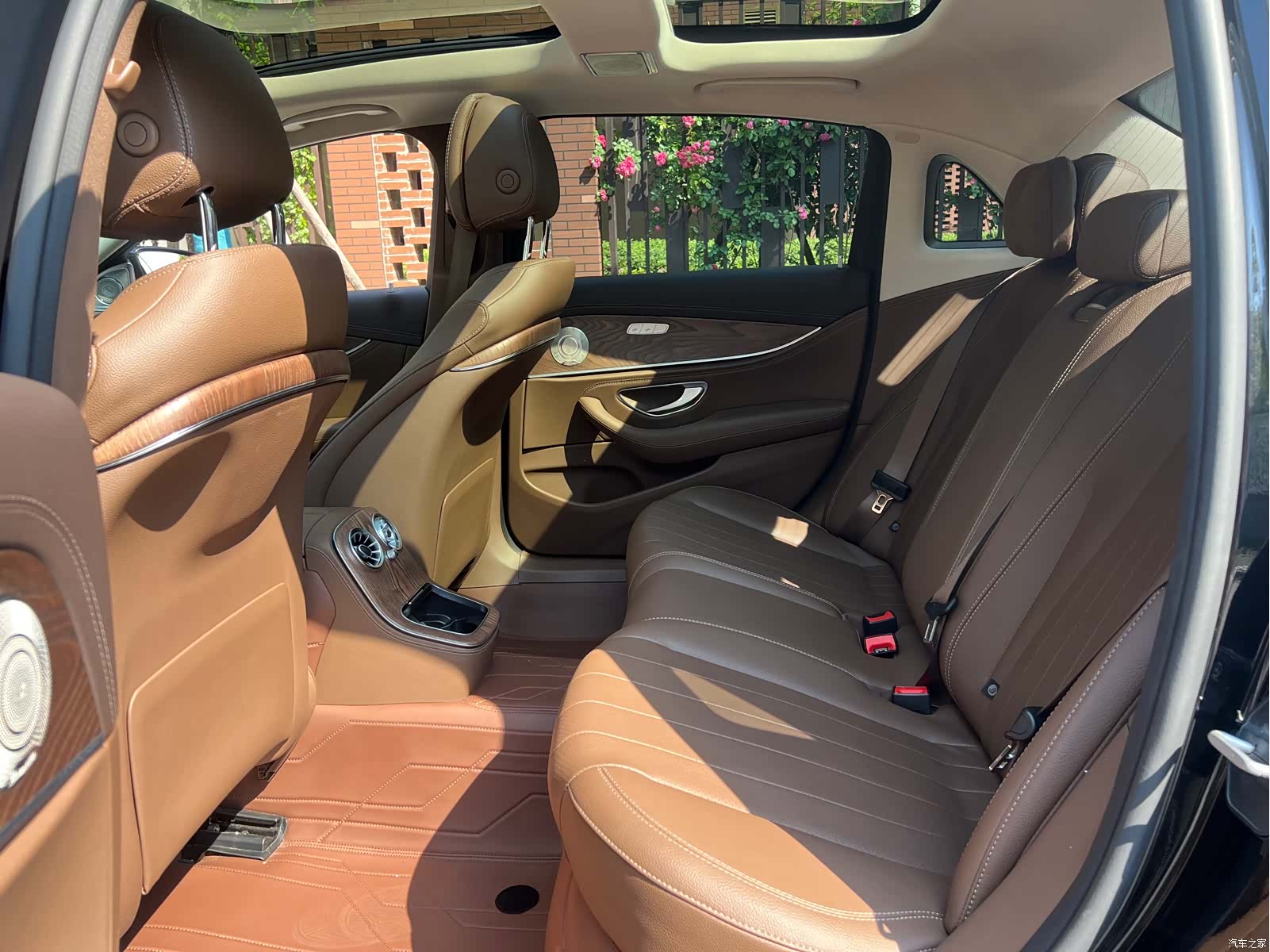Mercedes-Benz E-Class, 2024 14