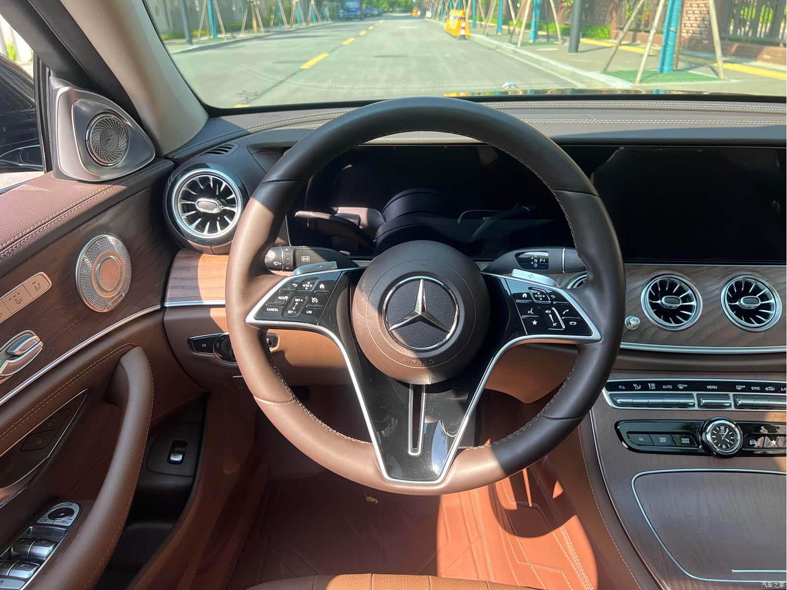 Mercedes-Benz E-Class, 2024 11