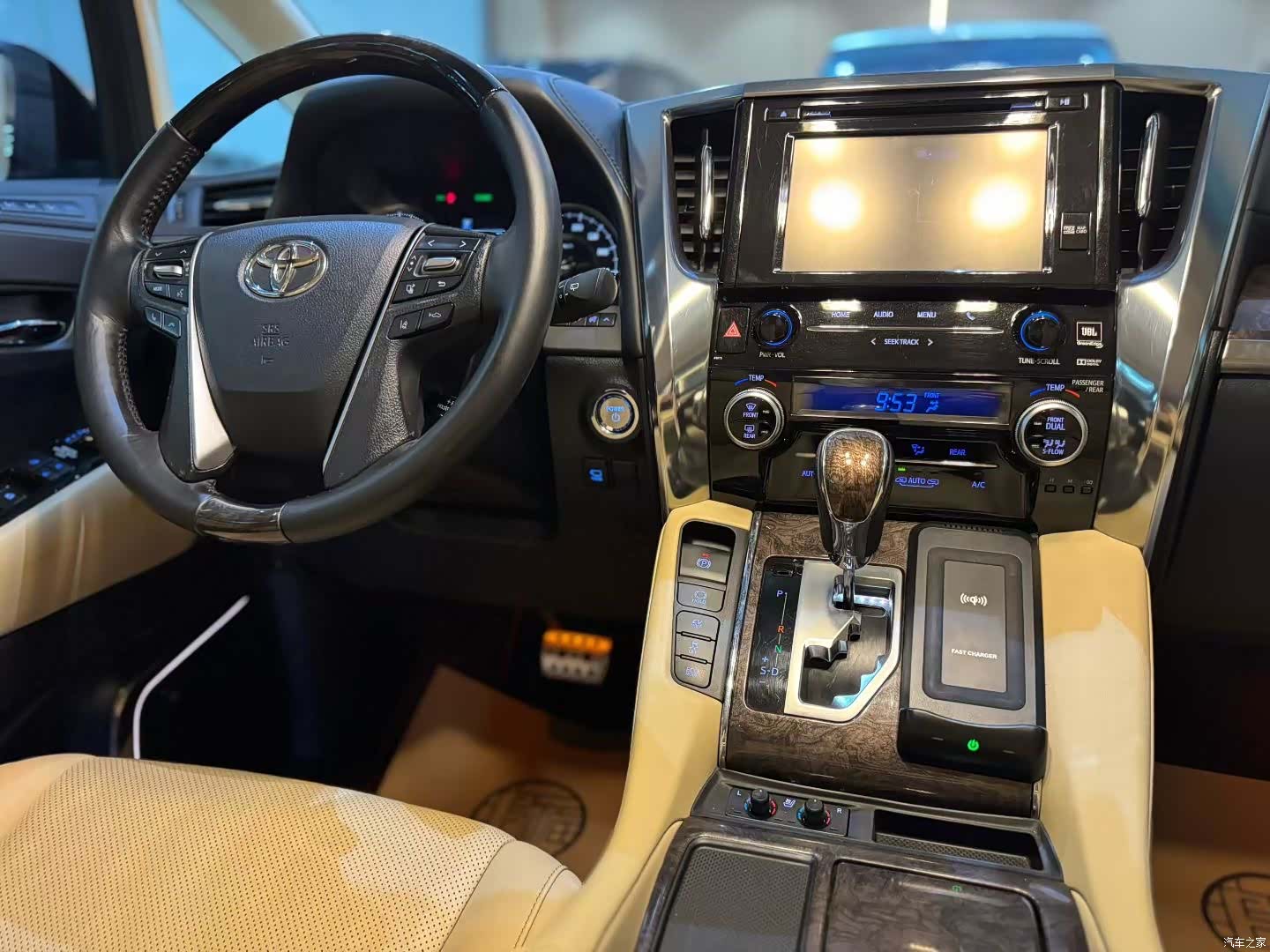 Toyota Vellfire, 2020 4