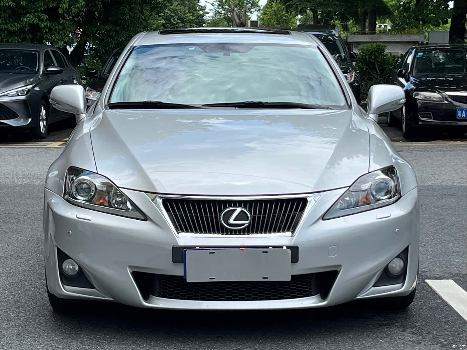 Lexus IS, 2011 3