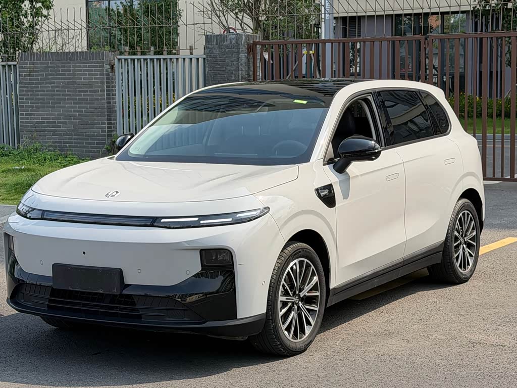 Leapmotor B10