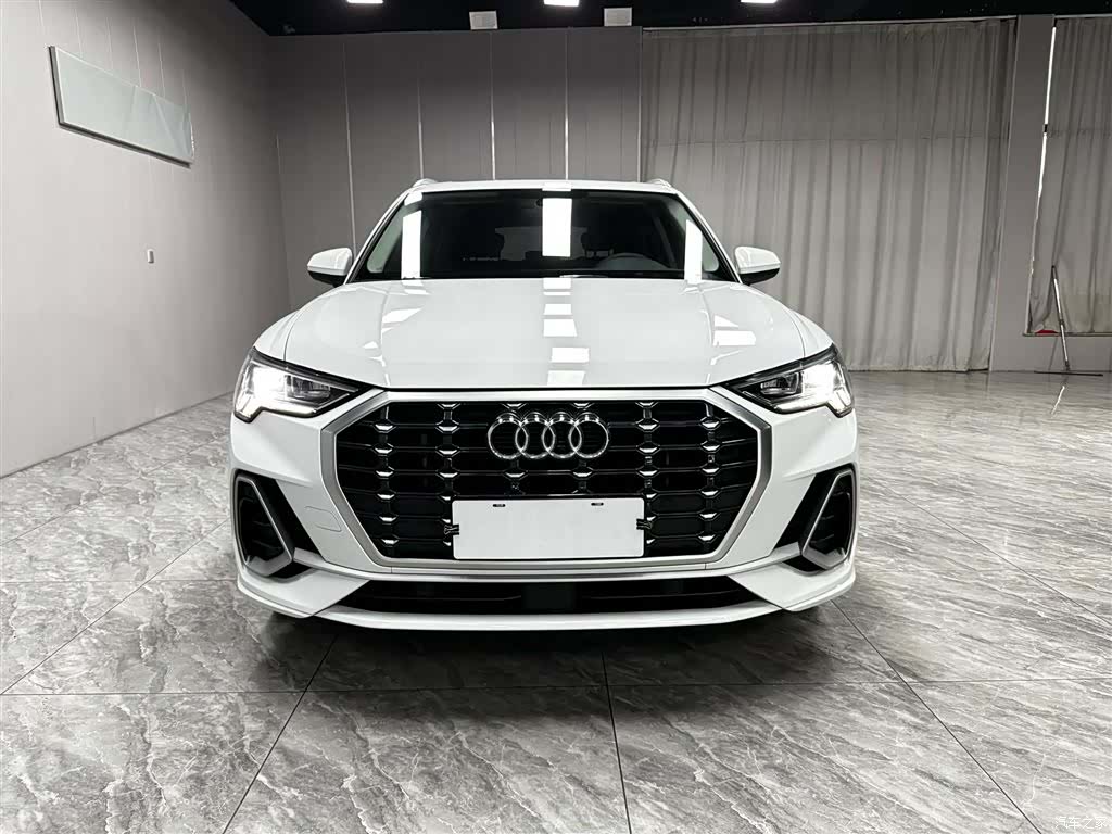 Audi Q3, 2023 2
