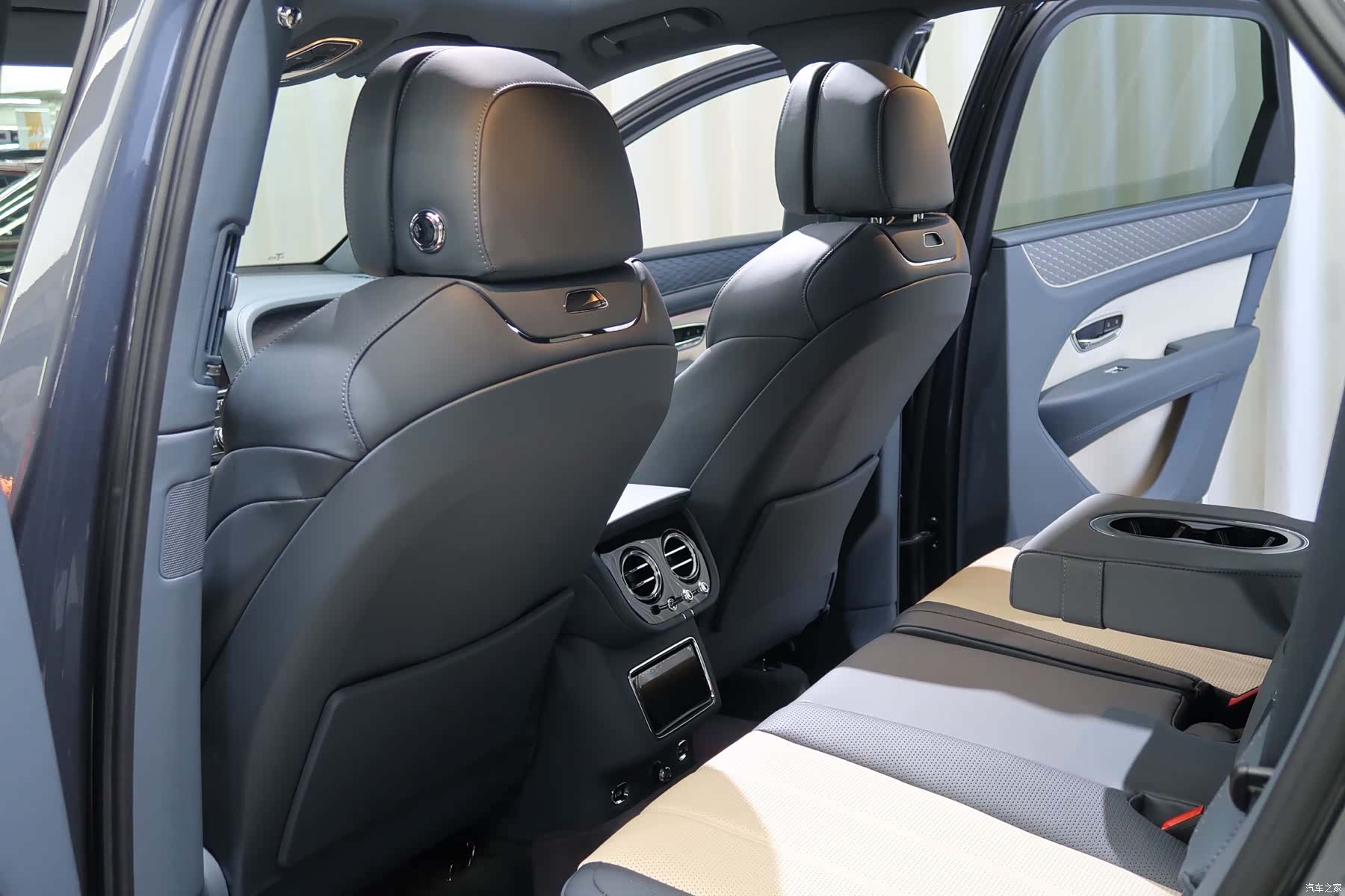 Bentley Bentayga, 2022 17