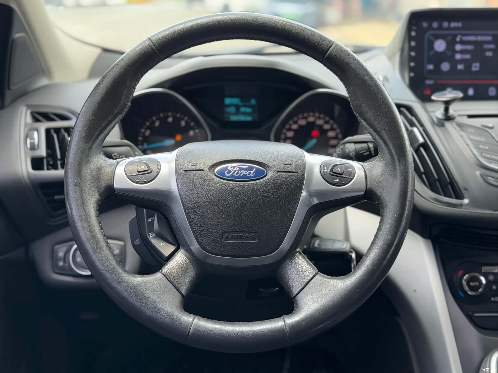 Ford Kuga, 2015 10