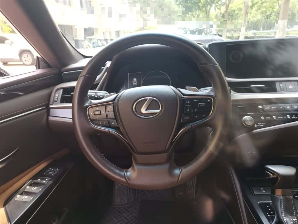 Lexus ES, 2021 3
