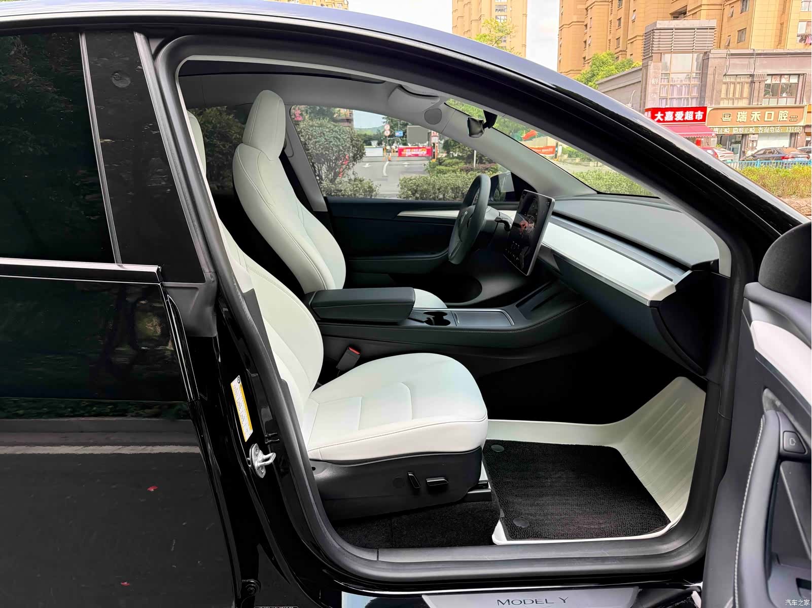 Tesla Model Y, 2023 11