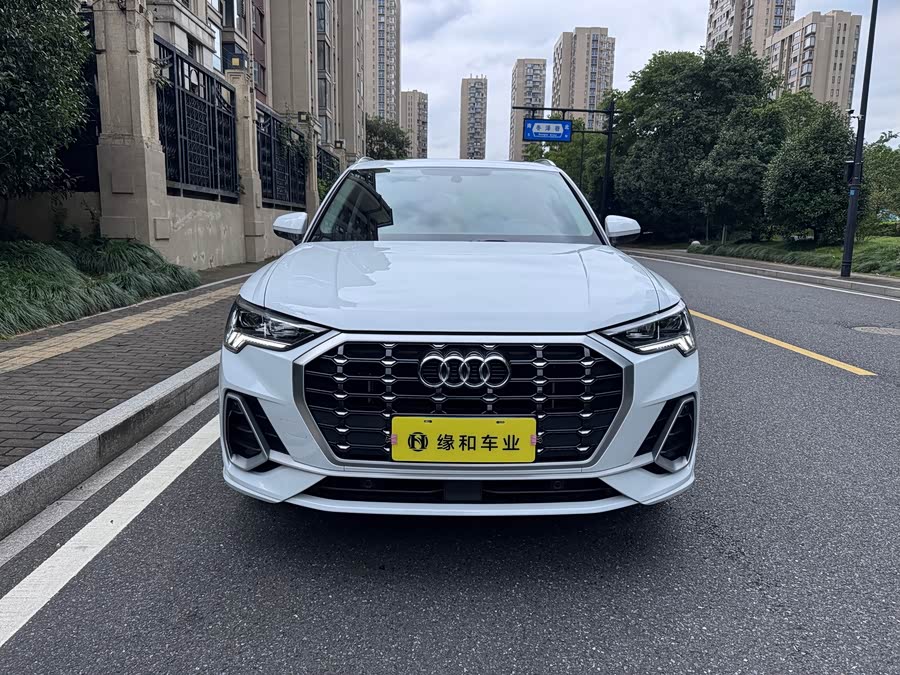 Audi Q3 2023, фото 2