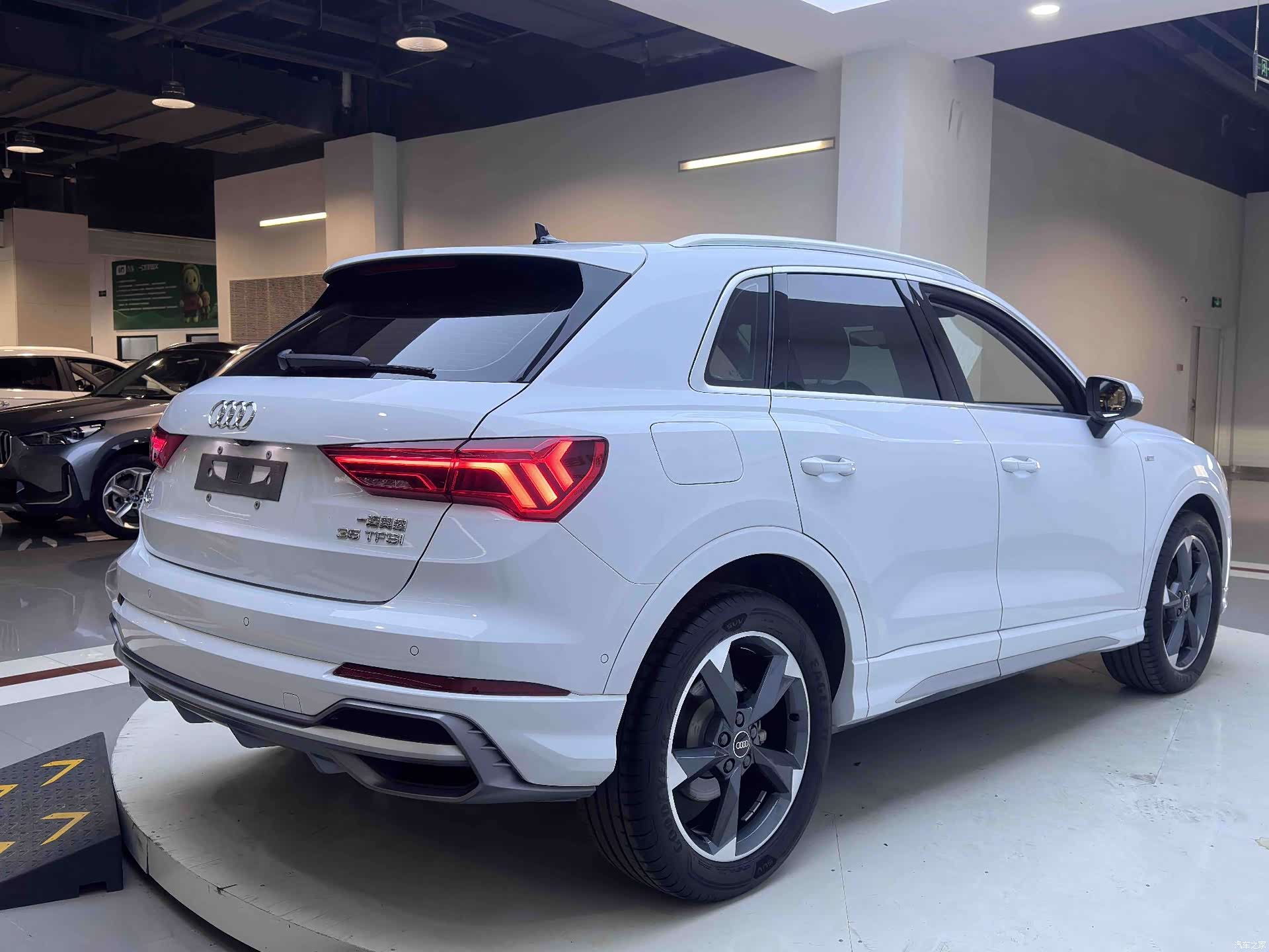 Audi Q3, 2022 6