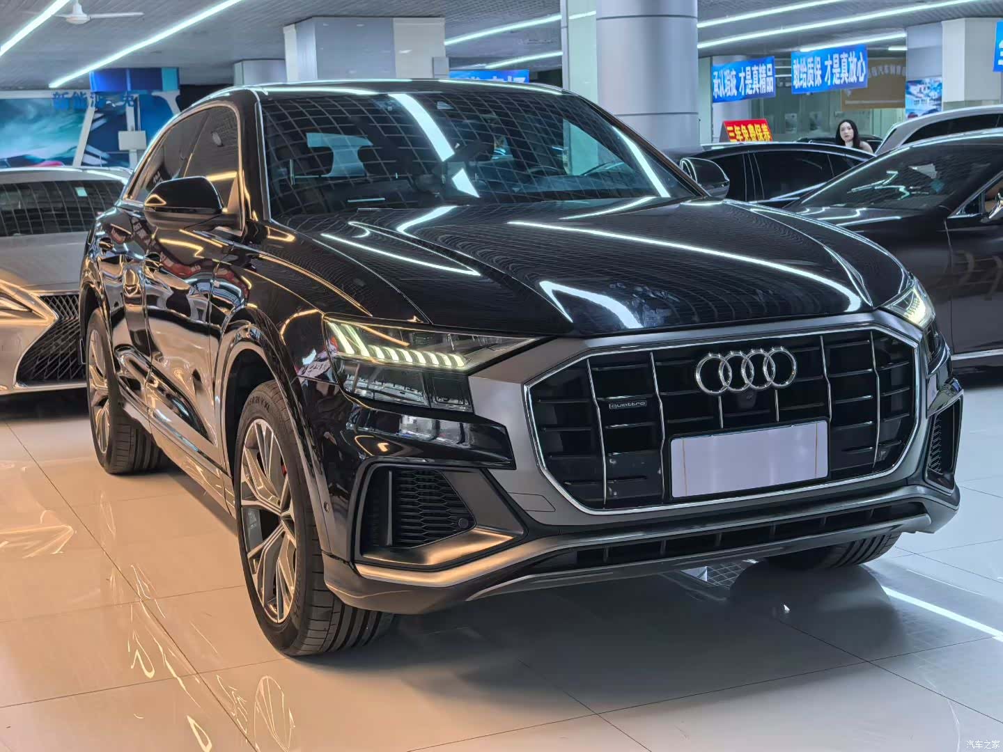 Audi Q8, 2021 3