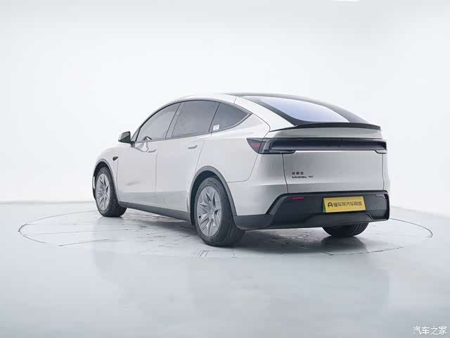 Tesla Model Y, 2025 2