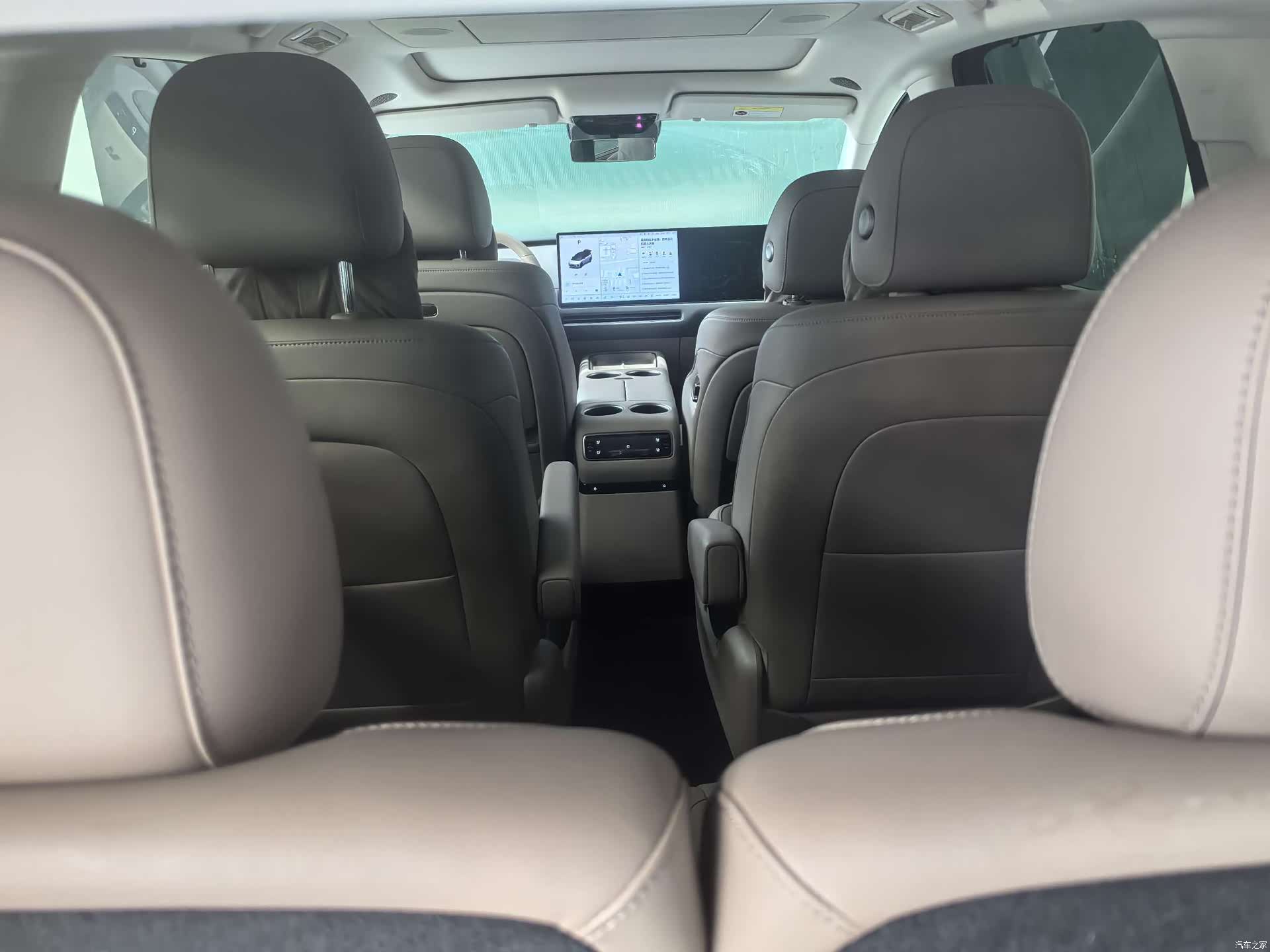 Li Auto i8, 2025 12