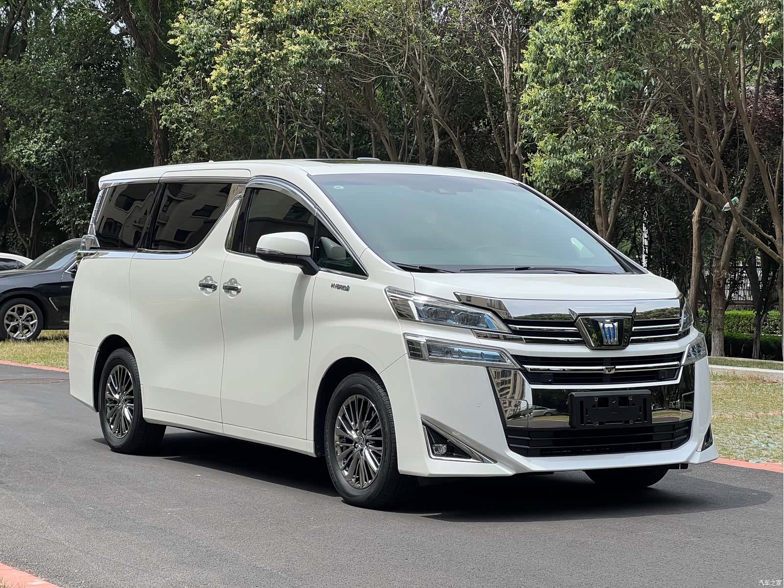 Toyota Vellfire, 2021 3