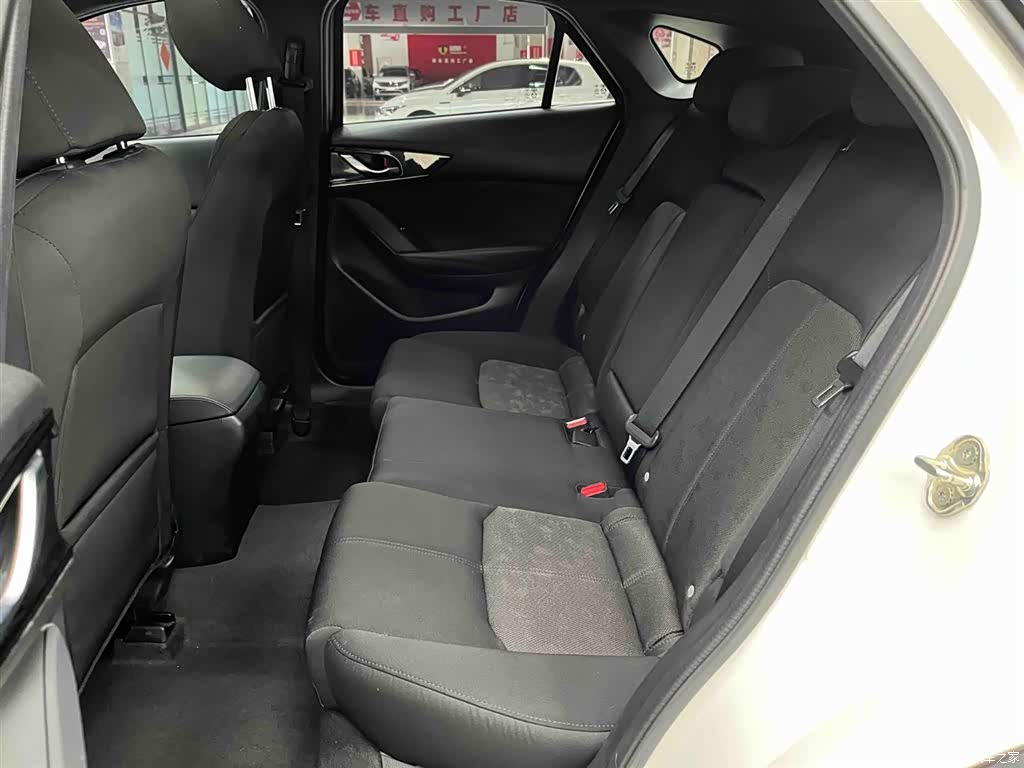Mazda CX-4, 2023 14