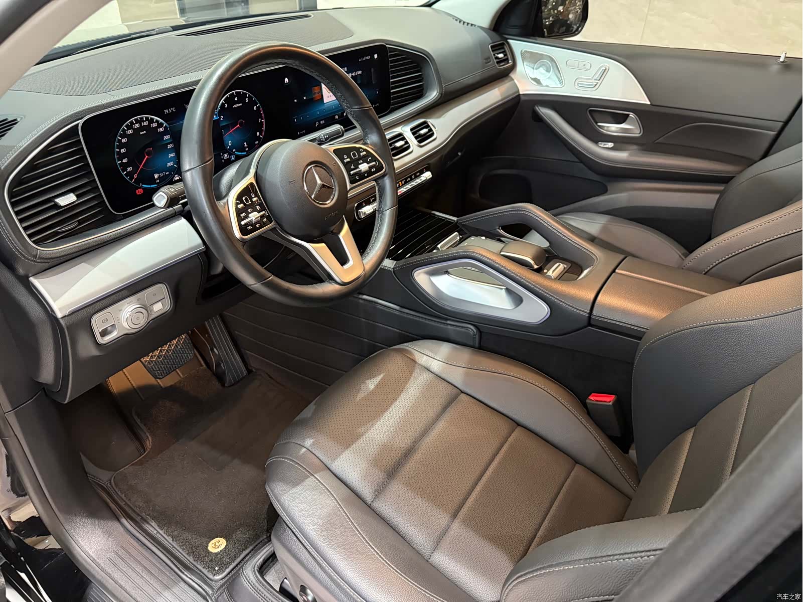 Mercedes-Benz GLE, 2023 все фото