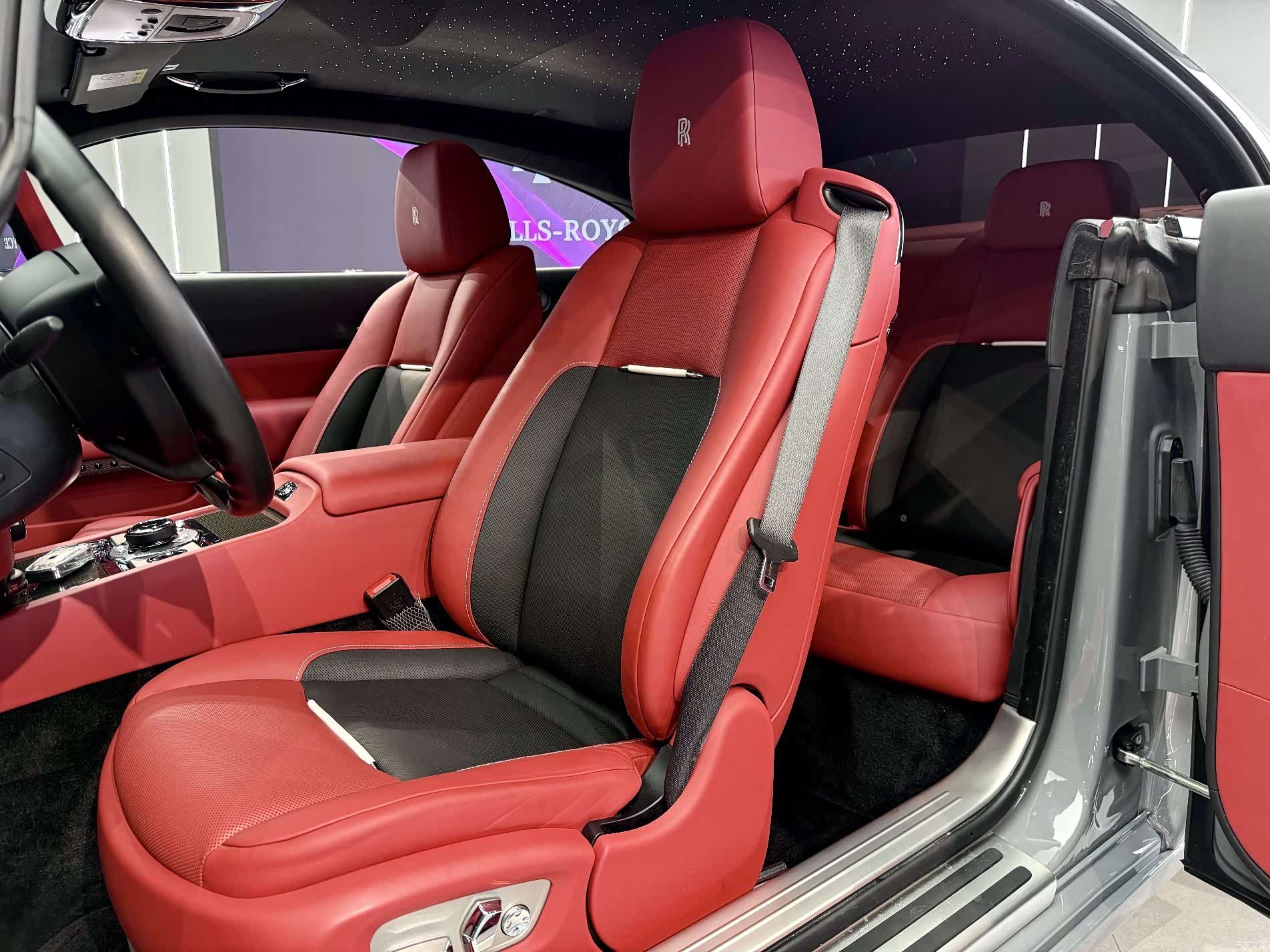 Rolls-Royce Wraith, 2021 все фото