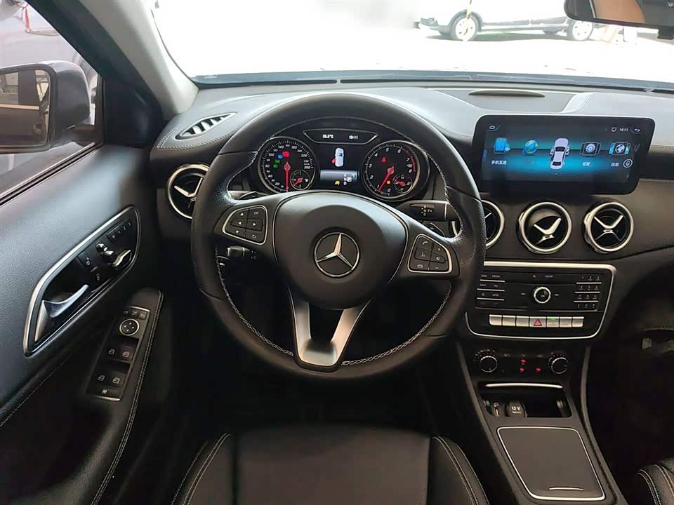 Mercedes-Benz GLA
