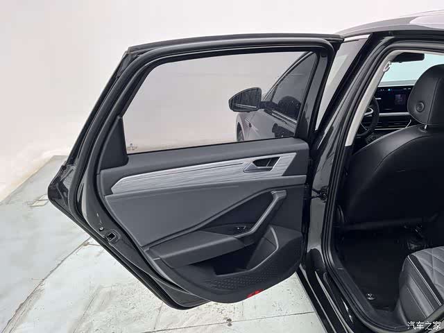 Volkswagen Sagitar, 2025 12