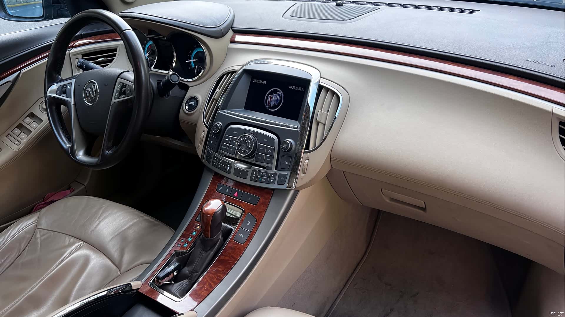 Buick LaCrosse, 2011 8