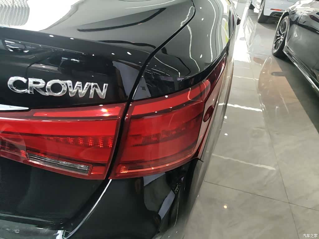 Toyota Crown, 2017 8