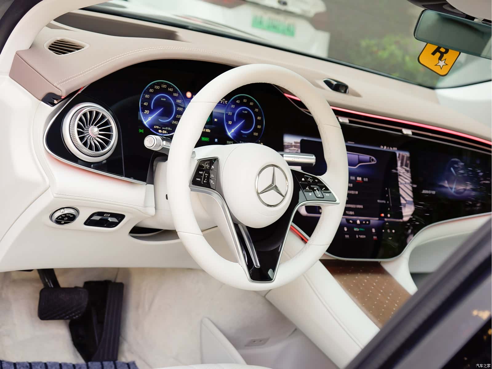 Mercedes-Benz EQS, 2023 10