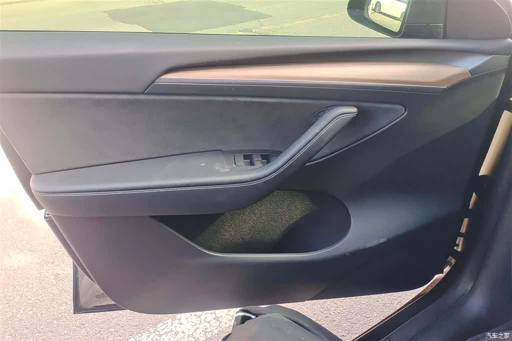 Tesla Model Y, 2023 7