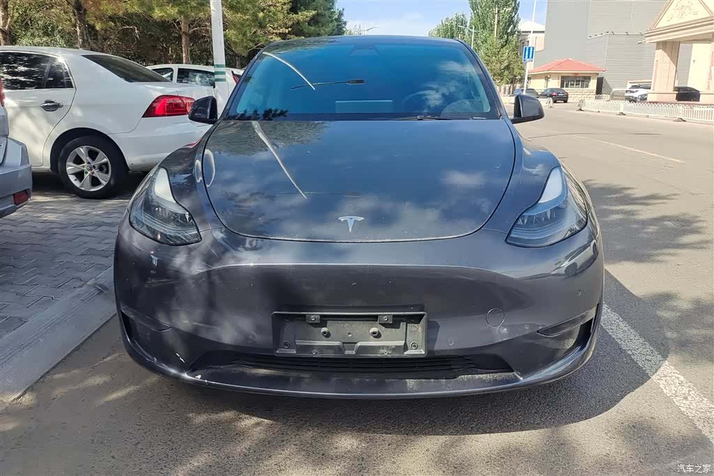 Tesla Model Y, 2023 2