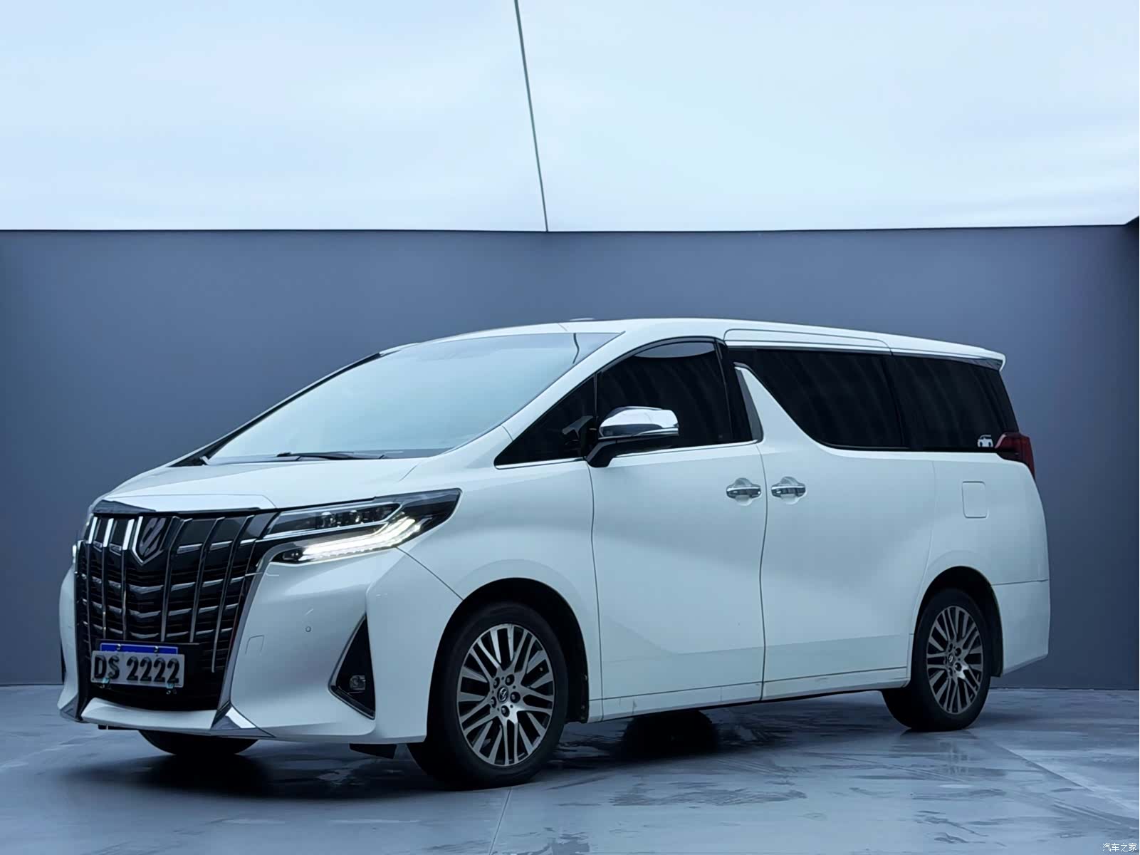 Toyota Alphard, 2016 1