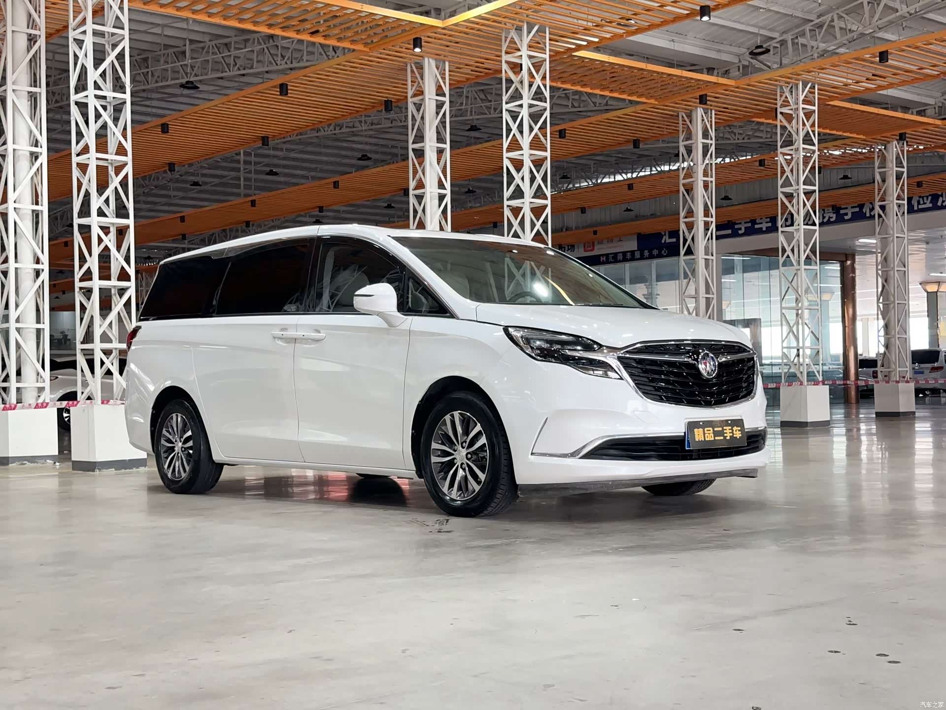 Buick GL8, 2021 3