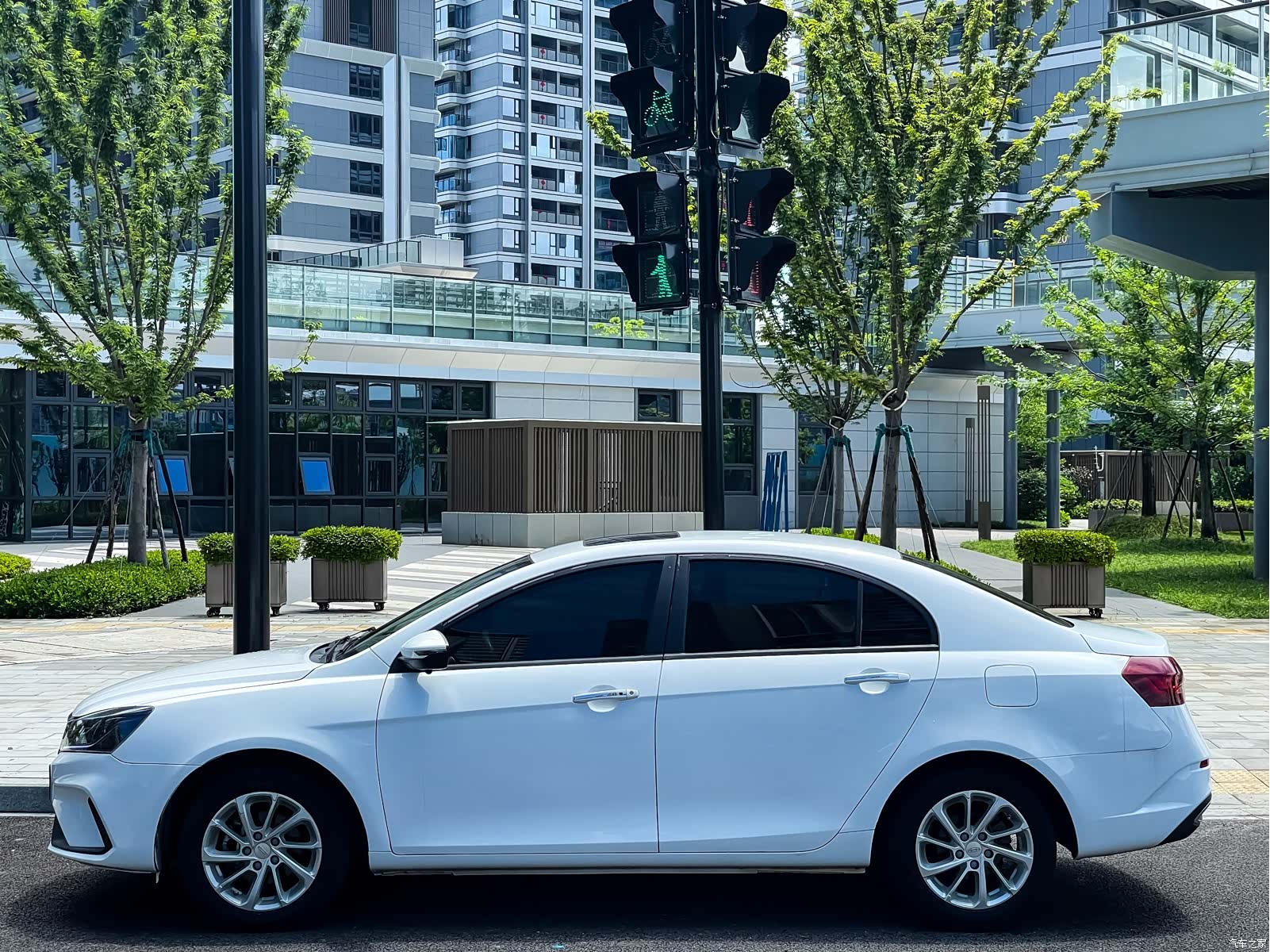 Geely Emgrand, 2022 4