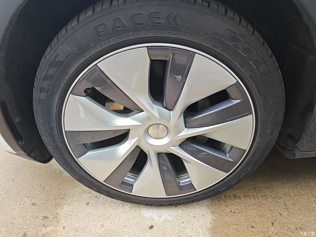 Tesla Model Y, 2023 23