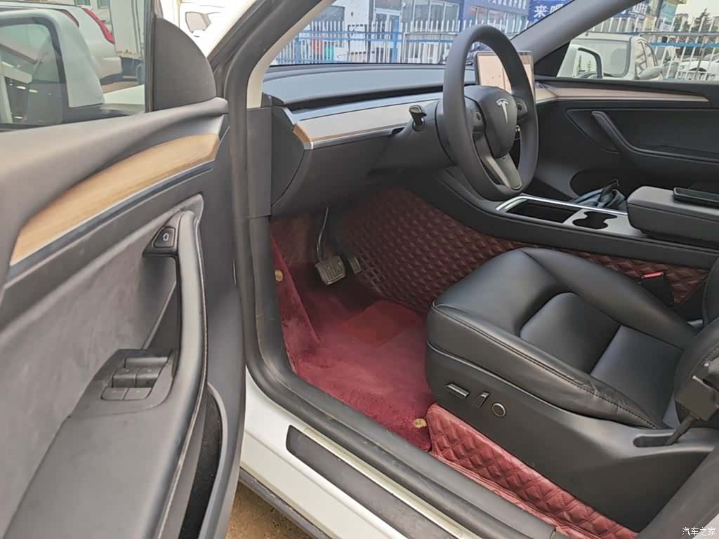 Tesla Model Y, 2023 16
