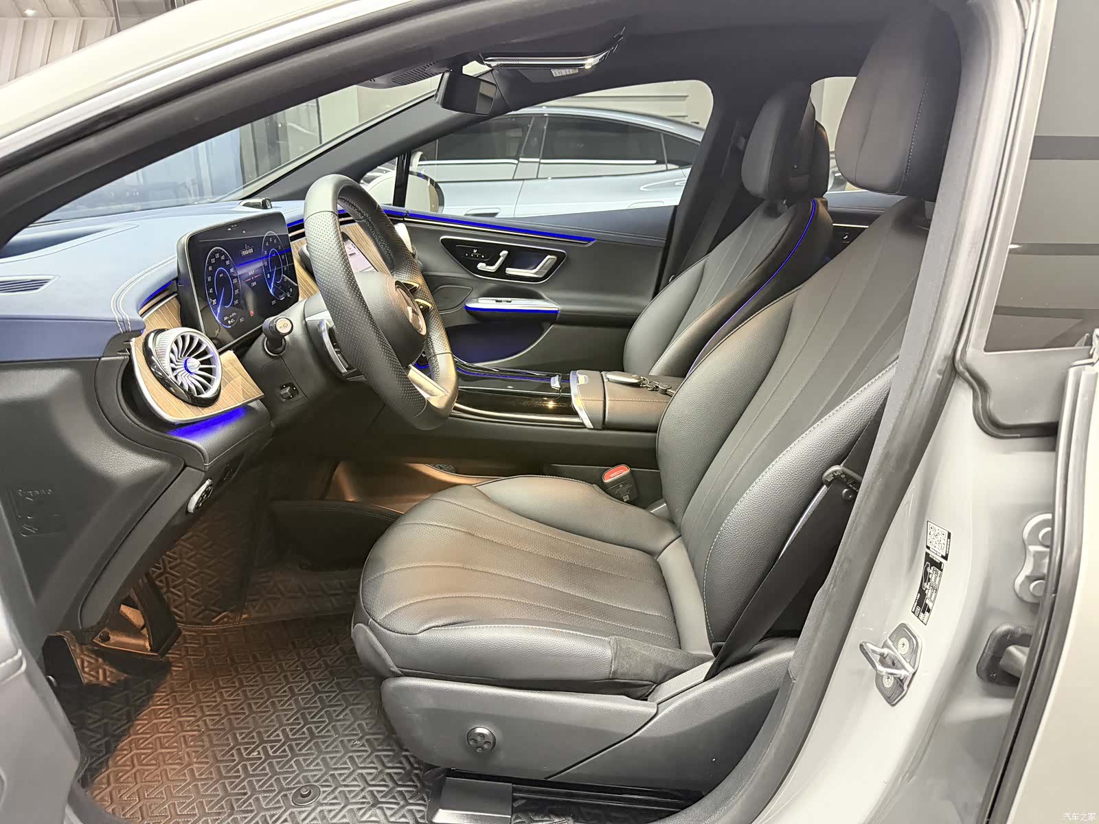 Mercedes-Benz EQE, 2023 все фото