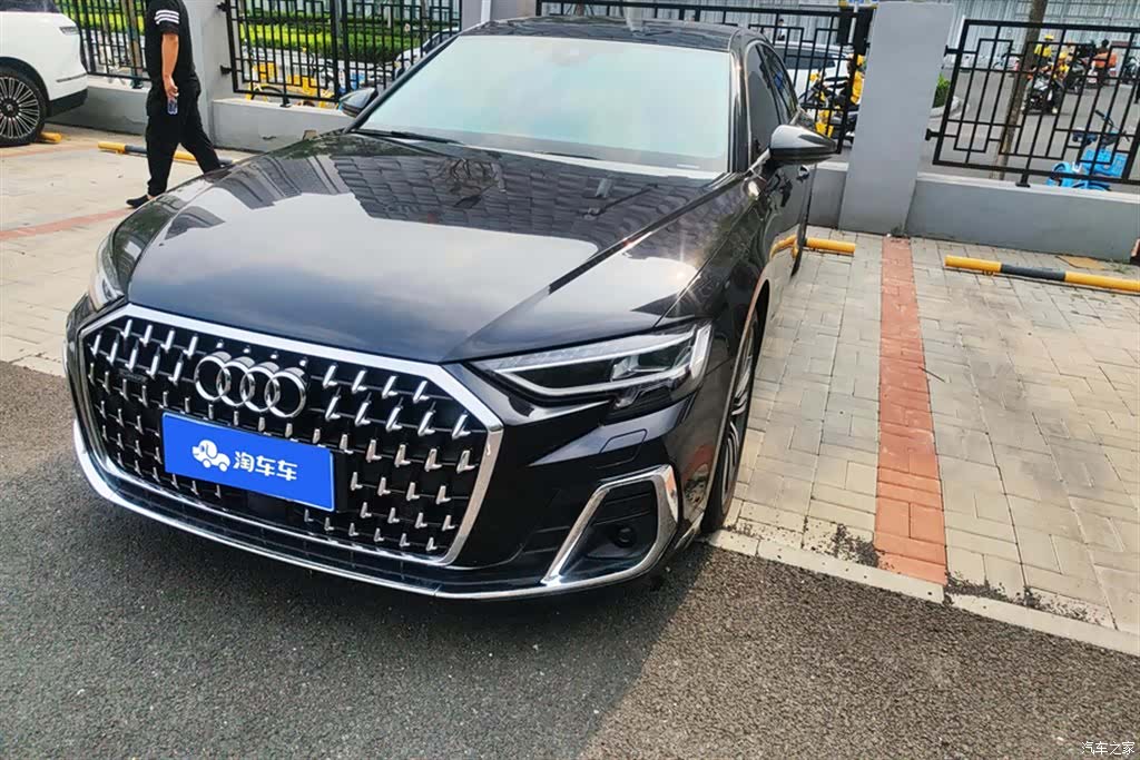 Audi A8L, 2024 1