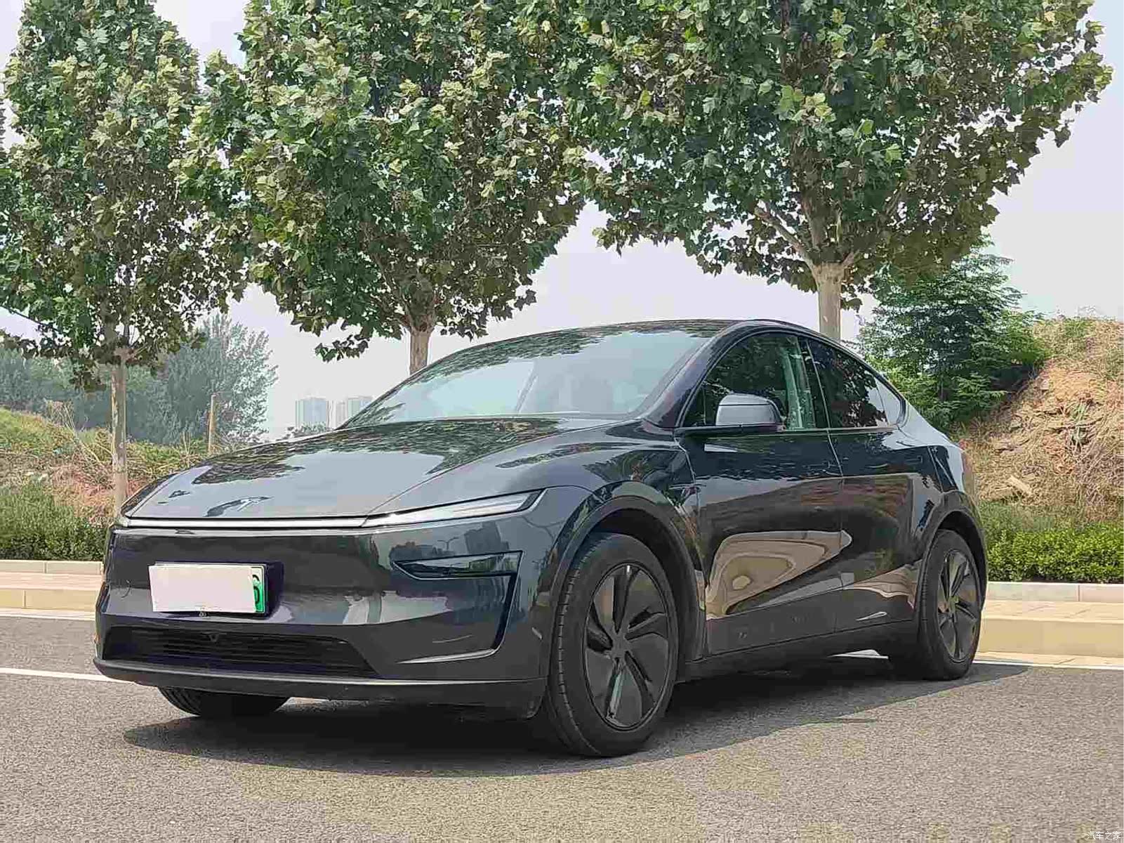 Tesla Model Y, 2025 1