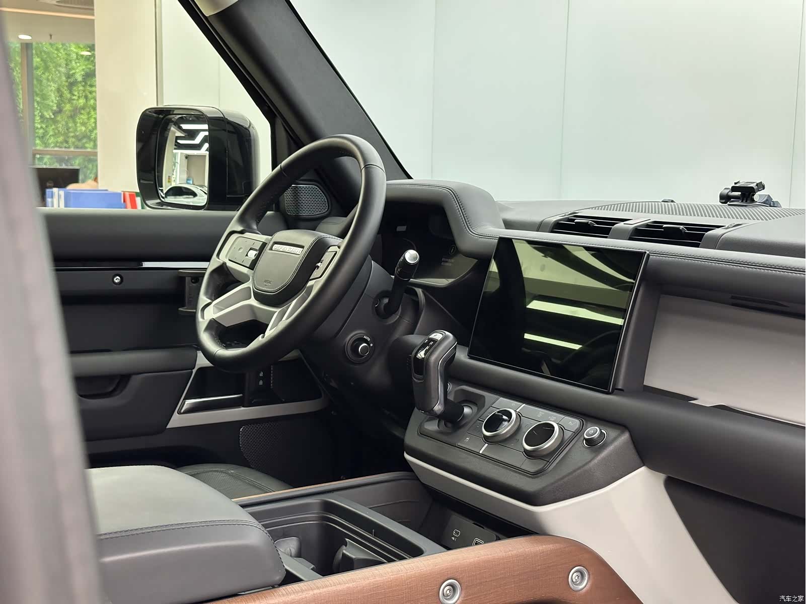 Land Rover Defender, 2023 19