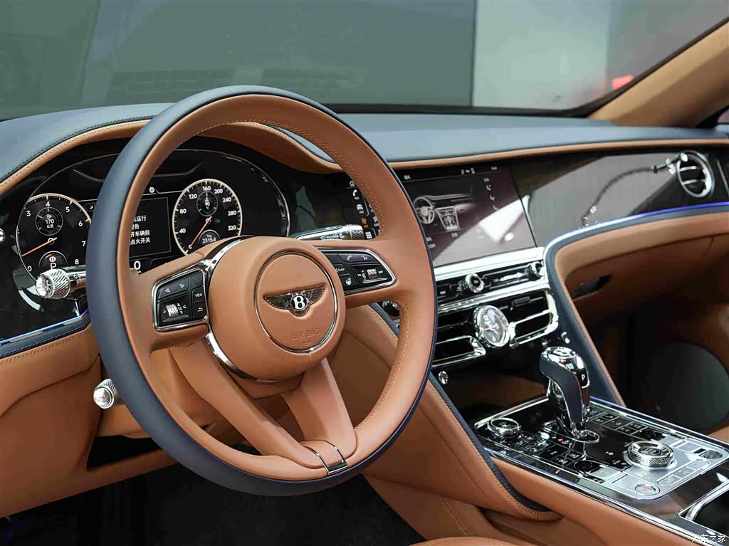 Bentley Flying Spur, 2024 7